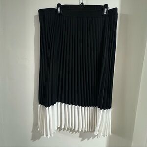 Black and white pleated skirt!